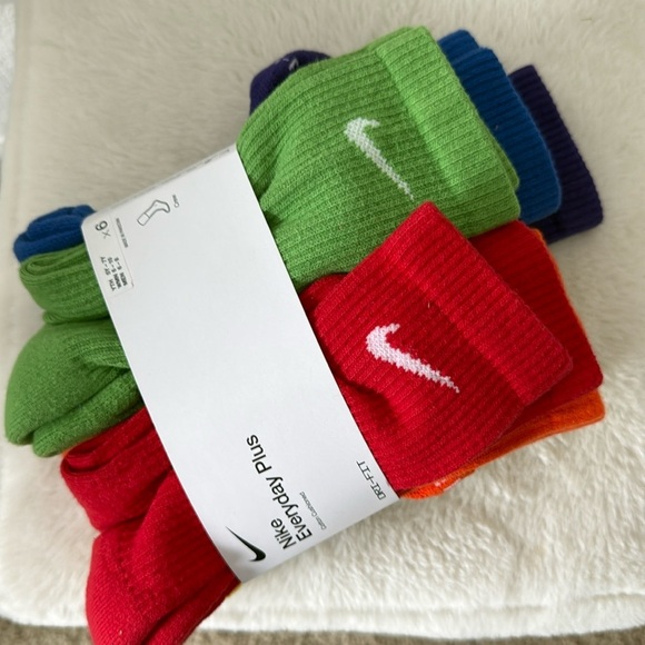 Nike Dri-Fit Everyday Plus Socks 6 Pack / 6 Colors Men’s 6-8 Woman’s Sz 6-10 - Picture 1 of 4